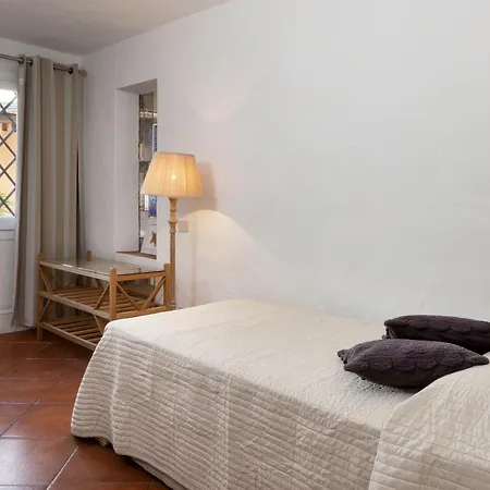 Azzurra Con Vista Mozzafiato فيلة