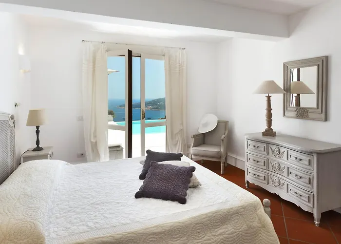 Azzurra Con Vista Mozzafiato * 切尔沃港